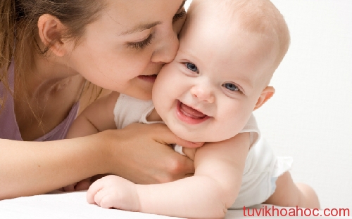 Baby-Laugh-With-His-Mother-1900-1392696725