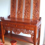 Sử dụng màu sắc, ánh sáng và chất liệu trong phòng thờ