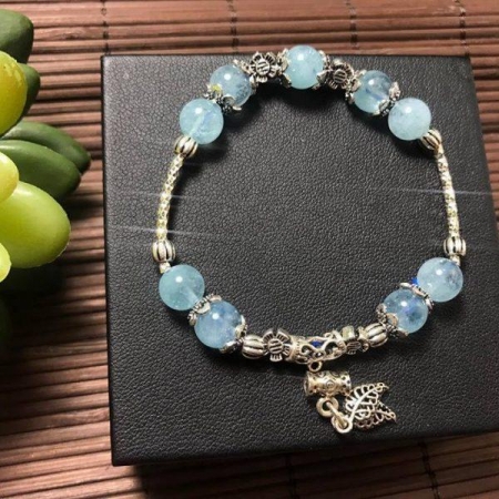 Tác dụng khi đeo đá Aquamarine là luôn có được sự may mắn