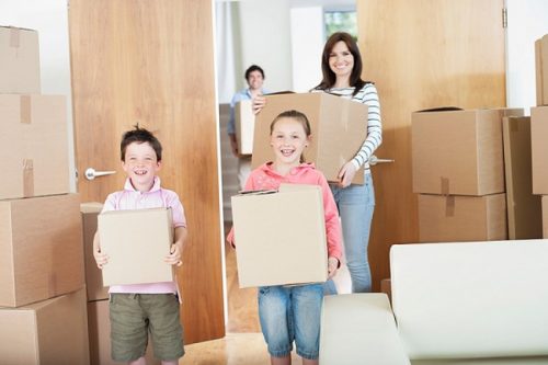 Lưu ý khi chuyển đồ vào nhà mới, gia chủ vào nhà mới nên mang vật tượng trưng như đệm hoặc chiếu mà đang sử dụng vào trước (ảnh minh họa)