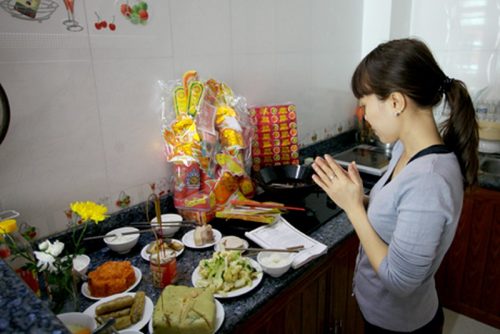Gia chủ cần chuẩn bị bài văn khấn khi chuyển về nhà mới (ảnh minh họa)