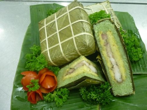 Nhắc đến Tết cổ truyền chúng ta nhớ tới ngay cặp bánh chưng xanh trên bàn thờ tổ tiên