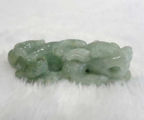 Người có Mệnh cung khảm có thể đeo Tỳ Hưu Ngọc Phỉ Thúy vân trắng xanh lý