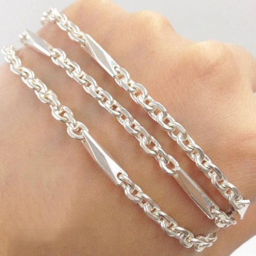 Người mệnh Thủy nên mang bạc hoặc vàng trong ví cảu mình (ảnh minh họa)