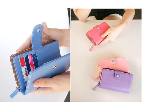 Ngoài chọn gam màu sắc ví hợp mệnh, gia chủ cũng phải biết đối xử tốt với chiếc ví của mình. Nếu gia chủ muốn nhận được sự đền đáp lại tương tự. Dành một vị trí tốt trong nhà cho chiếc ví của mình và đặt ví ở chỗ đó khi trở về nhà (ảnh minh họa).