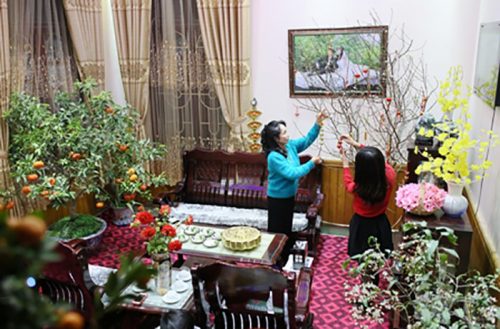 Dọn dẹp, trang trí nhà cửa chuẩn bị đón tết (ảnh minh họa).