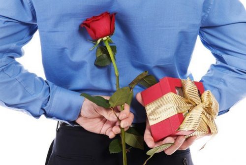 Khi tặng em 3 bông, coi như là anh đã giao hết cuộc đời anh cho em. Đây là lời chúc 8/3 thật lòng nhất (ảnh minh họa).