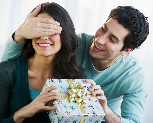 Anh sẽ tặng em món quà nhỏ bé được gọi là buổi sáng tốt lành (ảnh minh họa).