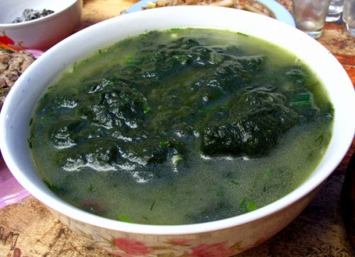 Tục bát canh rêu đá đặc sản của người Thái