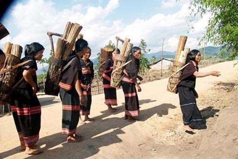Phong tục cưới hỏi và củi hứa hôn của người Giẻ Triêng